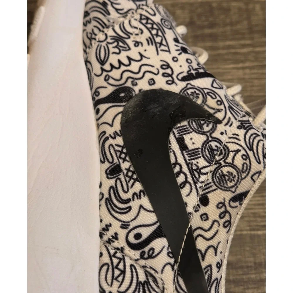 Nike Roshe One Athletic Shoes Sneakers Womens Size 8 Black White Doodle Print
